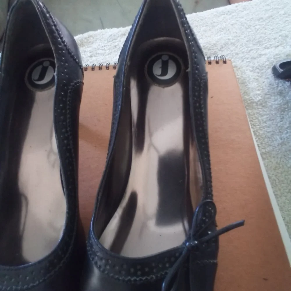 GREAT UC J black heels